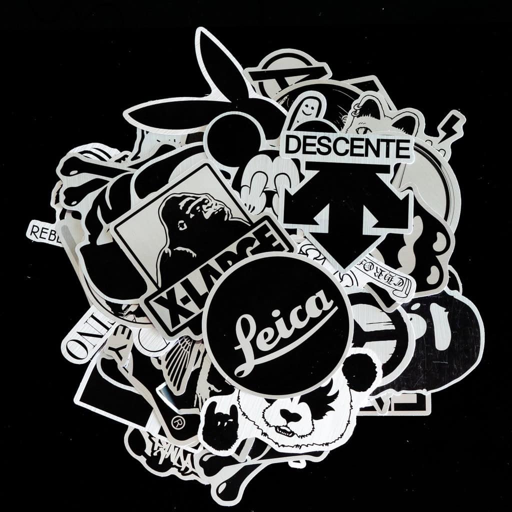 sticker đen trắng độc lạ