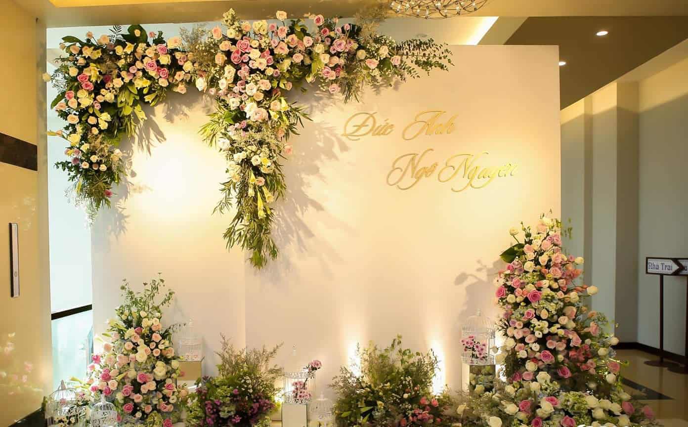 Backdrop là gì? Điều bạn cần biết khi thi công backdrop
