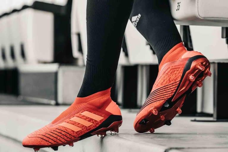Giày bóng chuyền Adidas: Công nghệ, mẫu mã & cách chọn phù hợp