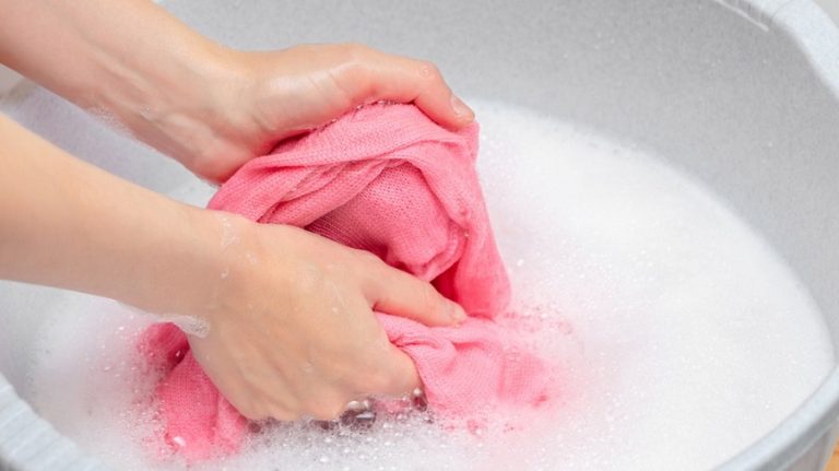 Hướng dẫn cách giặt áo dài bằng máy từ A-Z