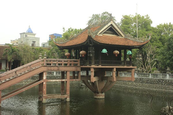 Complete Guide to Vietnam Pagodas: Etiquette, Dress Code & Safety Tips for International Visitors Complete Guide to Vietnam Pagodas: Etiquette, Dress Code & Safety Tips for International Visitors