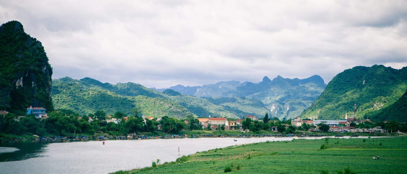 PHONG NHA VALLEY: COMPLETE TRAVEL GUIDE PHONG NHA VALLEY: COMPLETE TRAVEL GUIDE