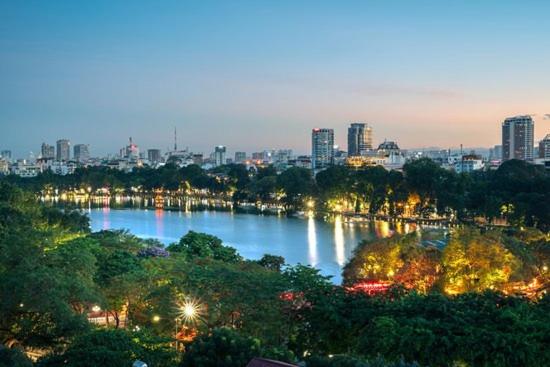 Hoan Kiem Lake Hanoi: Is It Really Worth Visiting? (Honest Guide 2026)