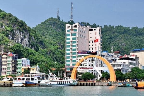Cat Ba Town : Your Honest Guide to Vietnam's Changing Island Gateway Cat Ba Town : Your Honest Guide to Vietnam's Changing Island Gateway