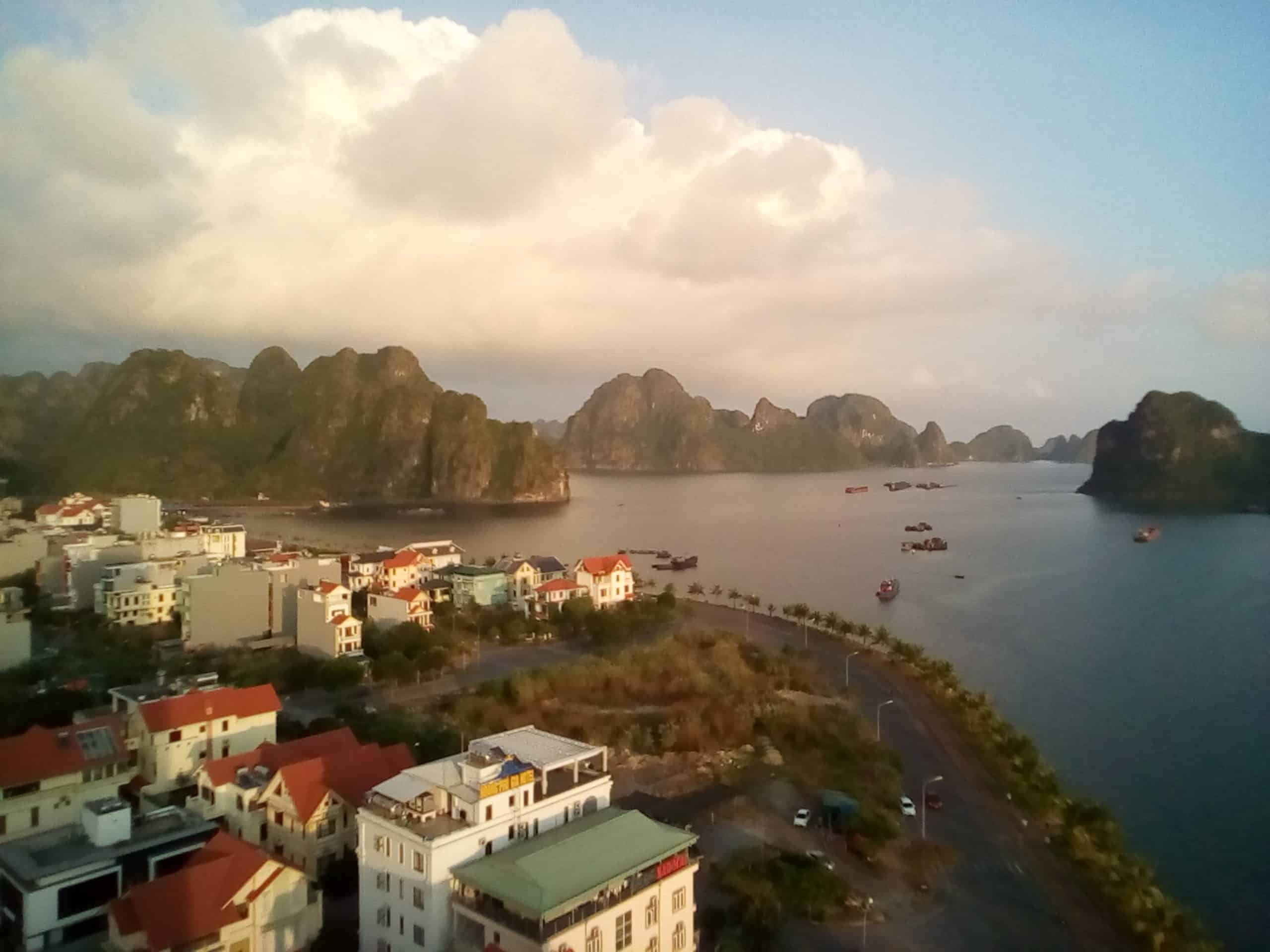 Ha Long Bay: Complete Guide - Prices, Best Time & The Truth About Pollution