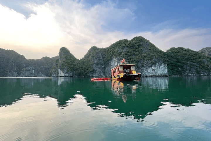 Cat Ba Town : Your Honest Guide to Vietnam's Changing Island Gateway Cat Ba Town : Your Honest Guide to Vietnam's Changing Island Gateway