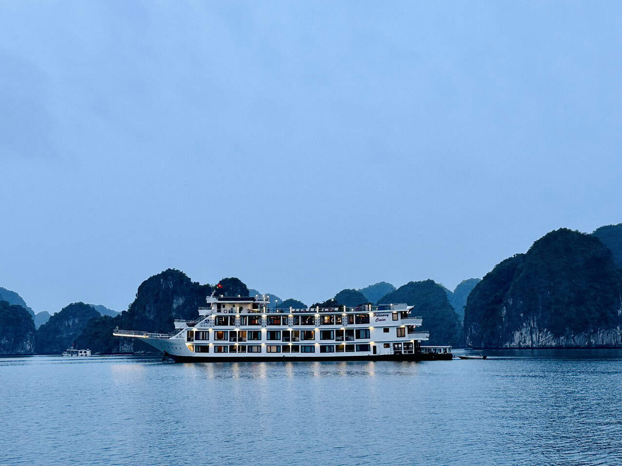 Ha Long Bay: Complete Guide - Prices, Best Time & The Truth About Pollution