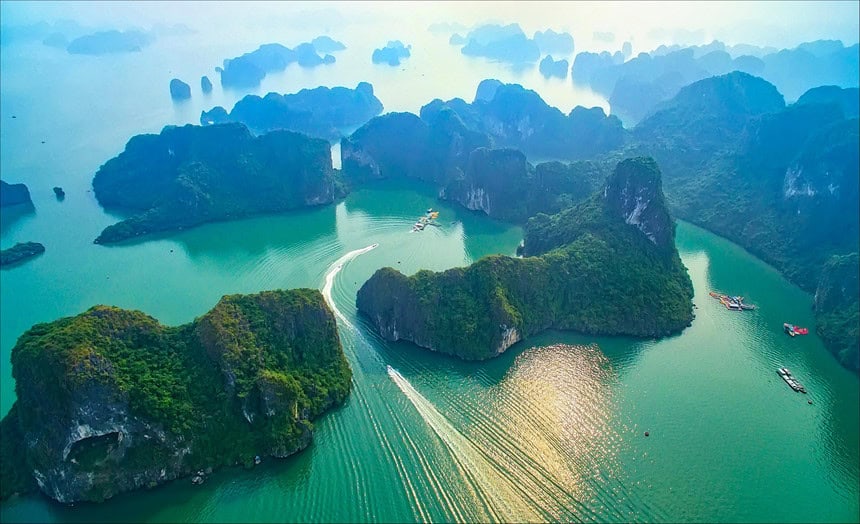 Ha Long Bay: Complete Guide - Prices, Best Time & The Truth About Pollution