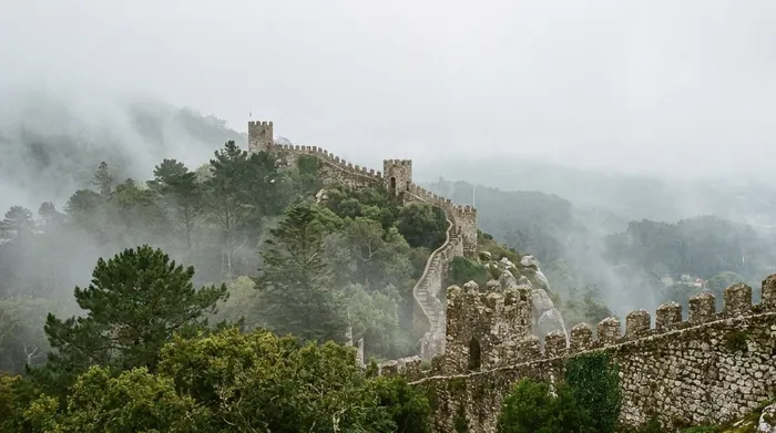 Illustration of castle walls along a forested ridge above Sintra
