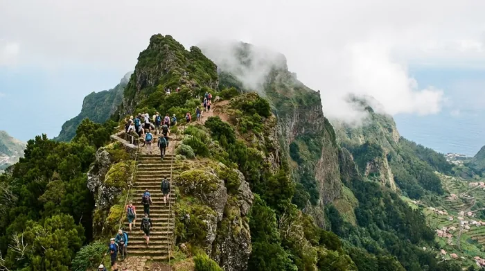 Illustration of walkers on a stepped mountain trail on Madeira