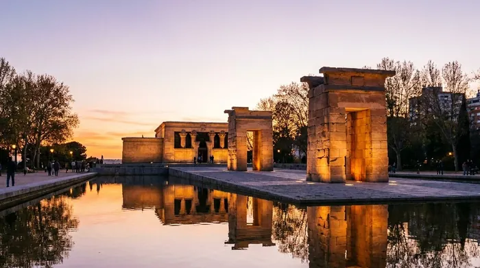 Illustration of an Egyptian temple reflected in a pool at sunset in Madrid
