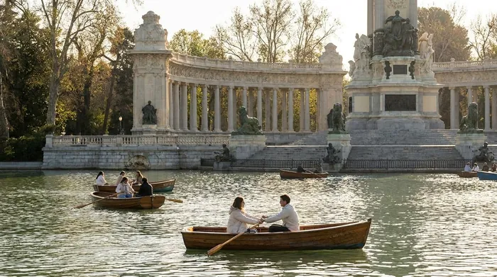 Illustration of rowing boats before a colonnade in a Madrid park