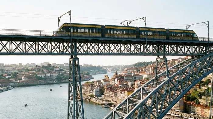Illustration of a metro train crossing the upper deck of Porto's bridge