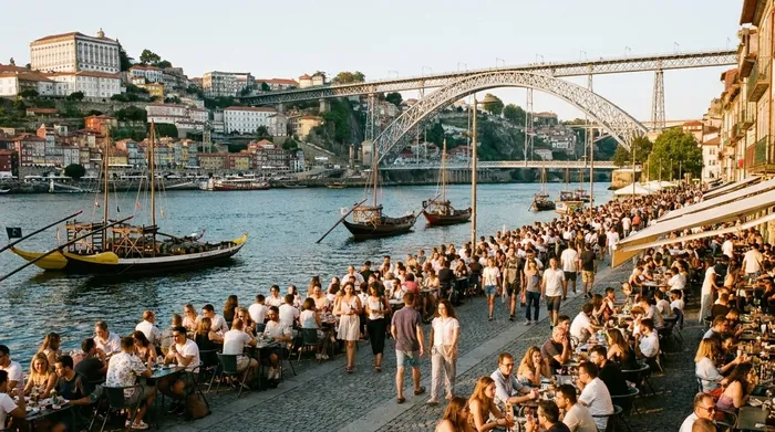Illustration of crowded riverside terraces in Porto on a summer evening