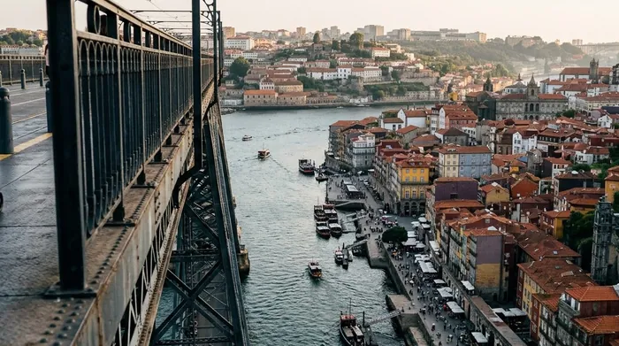Illustration of the view from a high bridge deck over the river in Porto