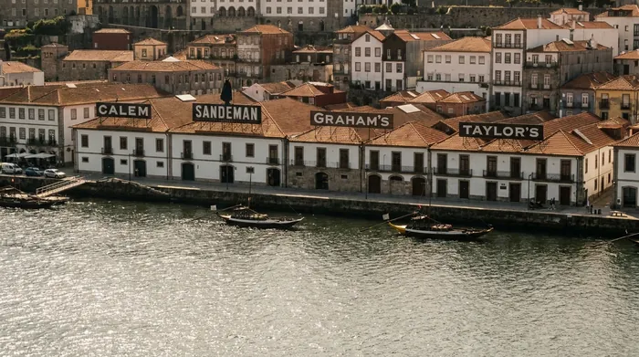 Illustration of port lodges on the riverfront across from Porto