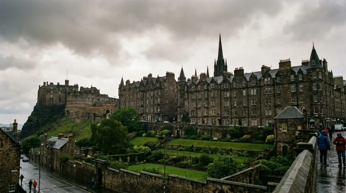 Where to Stay in Edinburgh: Two Cities, Five Minutes Apart