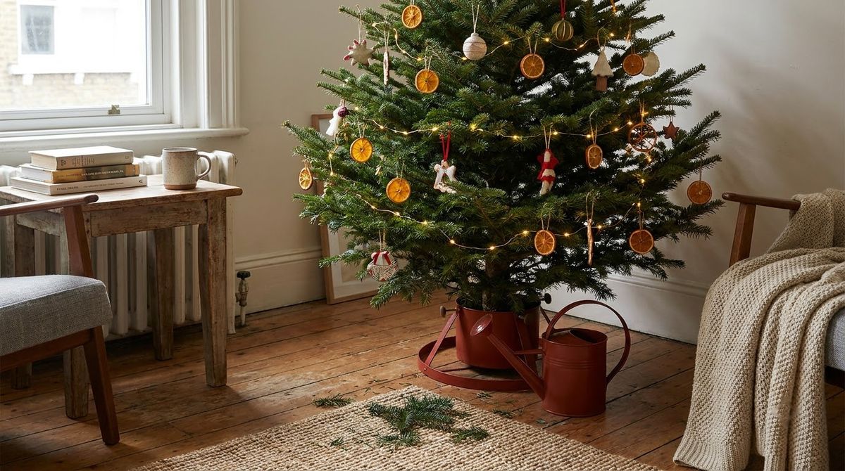 Choose a Real Tree and Water It Daily: christmas decor ideas idea