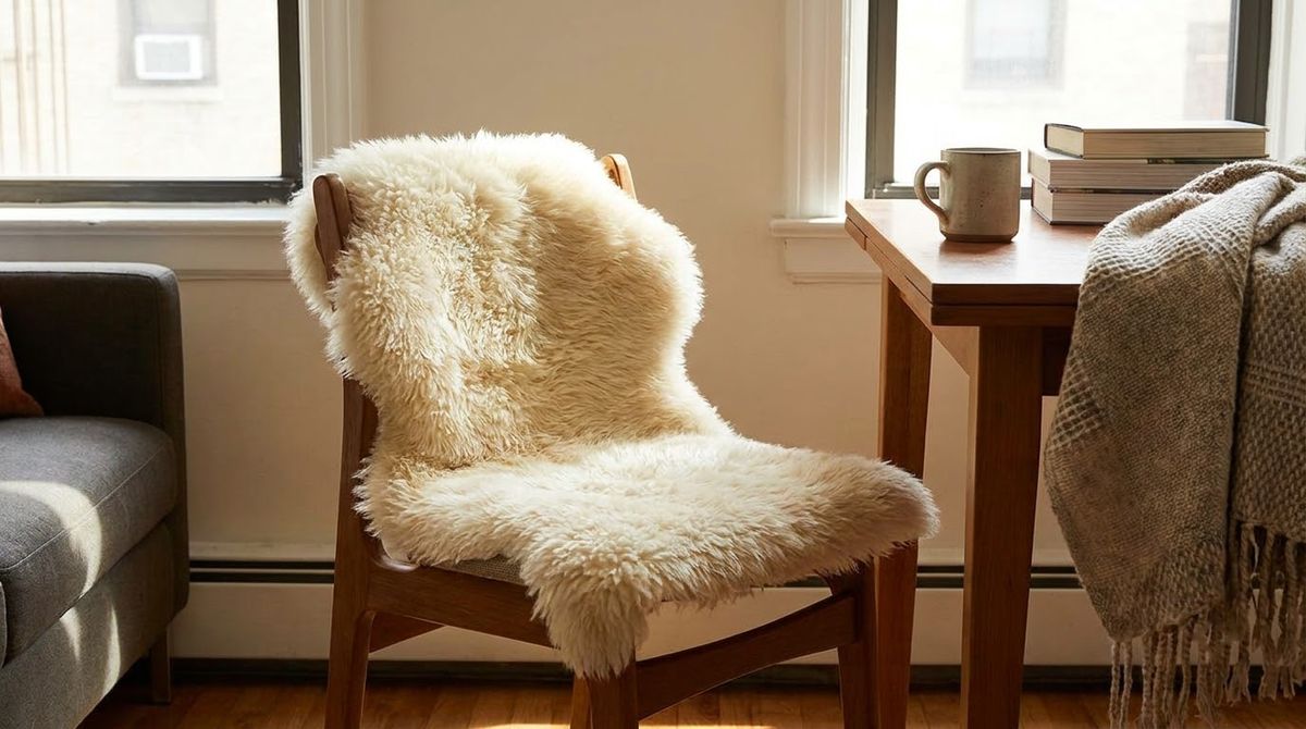 Faux Sheepskin Chair Pad: cozy christmas decor ideas idea Faux Sheepskin Chair Pad: cozy christmas decor ideas idea