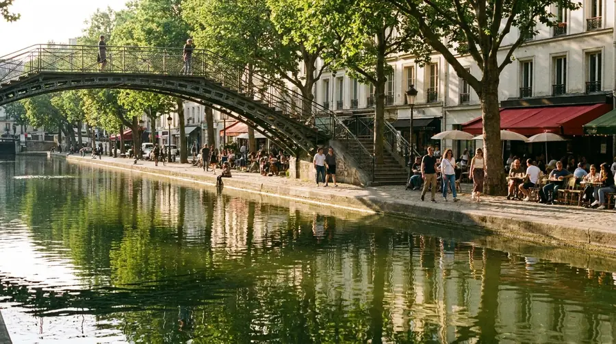 Illustration of a street in Canal Saint-Martin