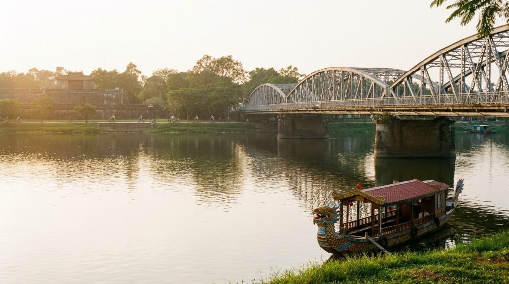 Illustration of the Perfume River and Truong Tien Bridge at sunset, for a guide to the best hotels in Hue